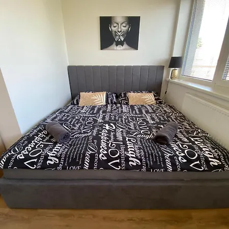 Apartmán černý Tulipán - 5 *