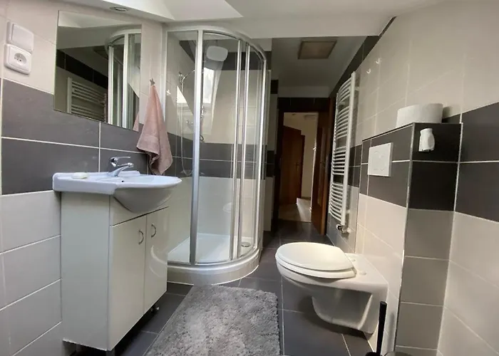 černý Tulipán - 5 Apartamento