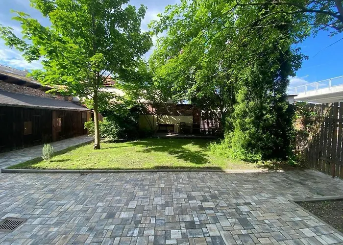 Apartamento černý Tulipán - 5 Plzeň